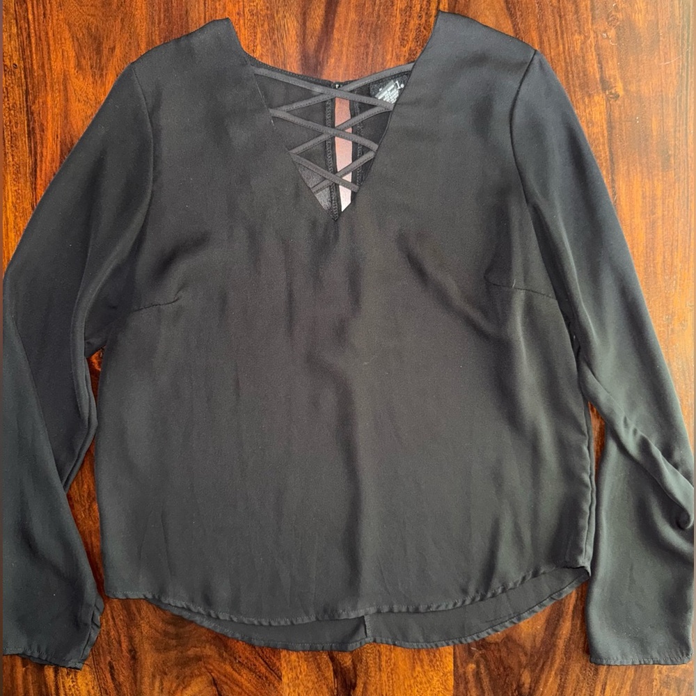 Black Crisscross V-Neck Long Sleeve Women's Top